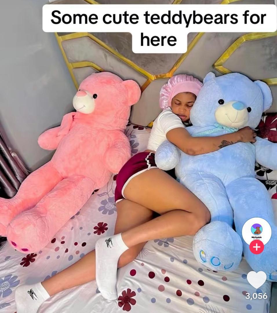 Large Foreign Hugging/Cuddling Teddy Bear (100CM) - Image 2